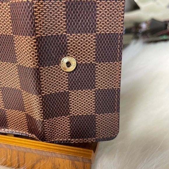 AUTHENTIC LOUIS VUITTON DAMIER MULTICLES 4 RING KEY CASE - Picture 9 of 14